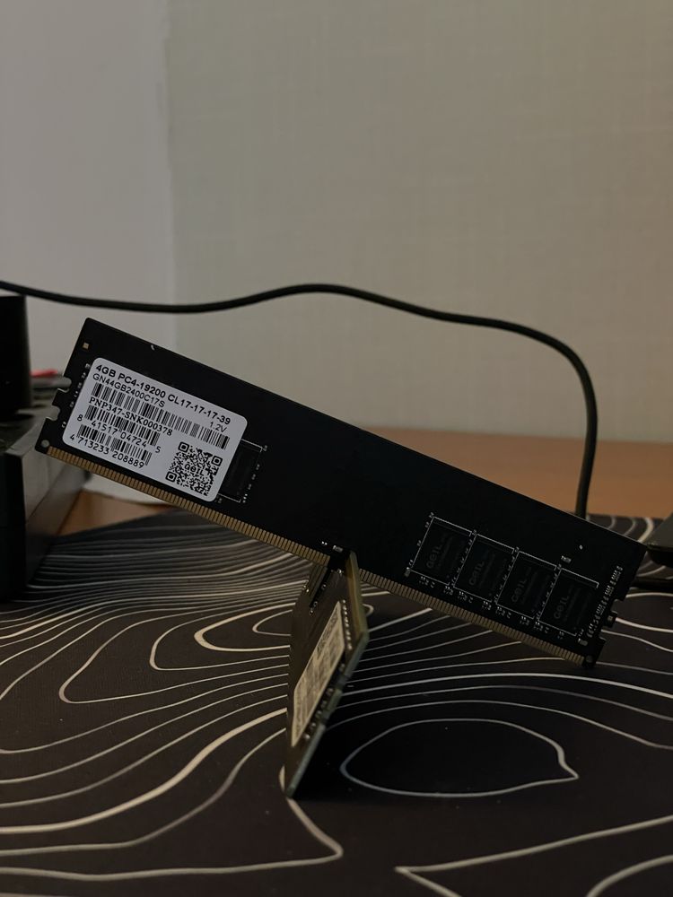 Озу ddr4 4gb.