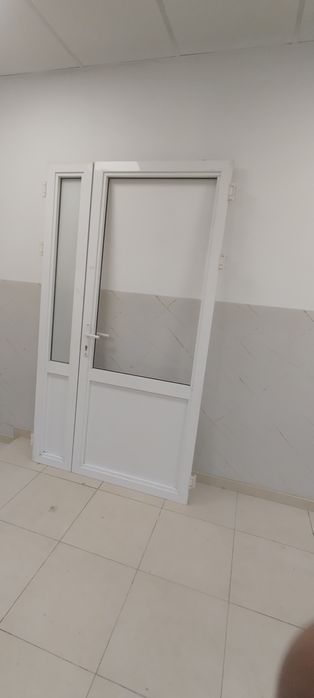 Продам алюминиевые двери двойные
