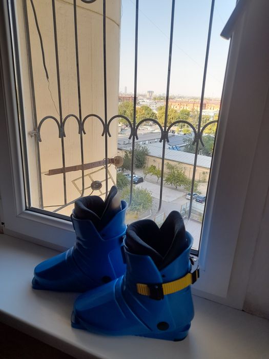 Продам детский лыжные ботинки