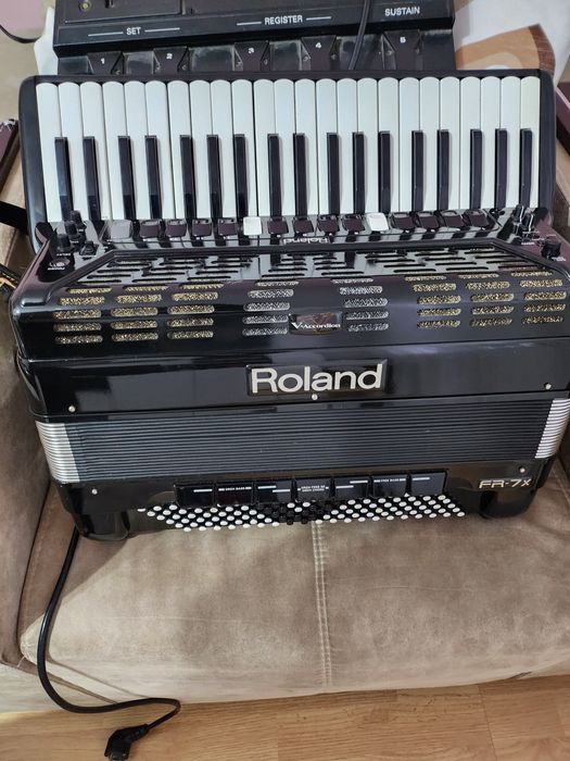 Acordeon roland fr7x de vânzare