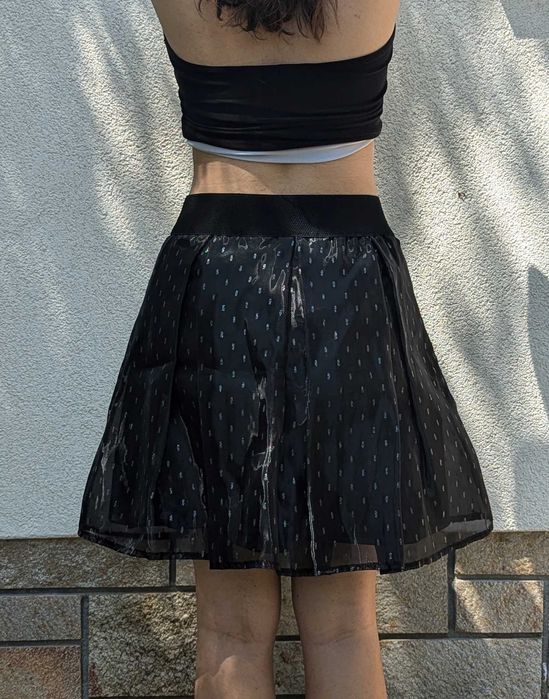 Дамска пола, къса