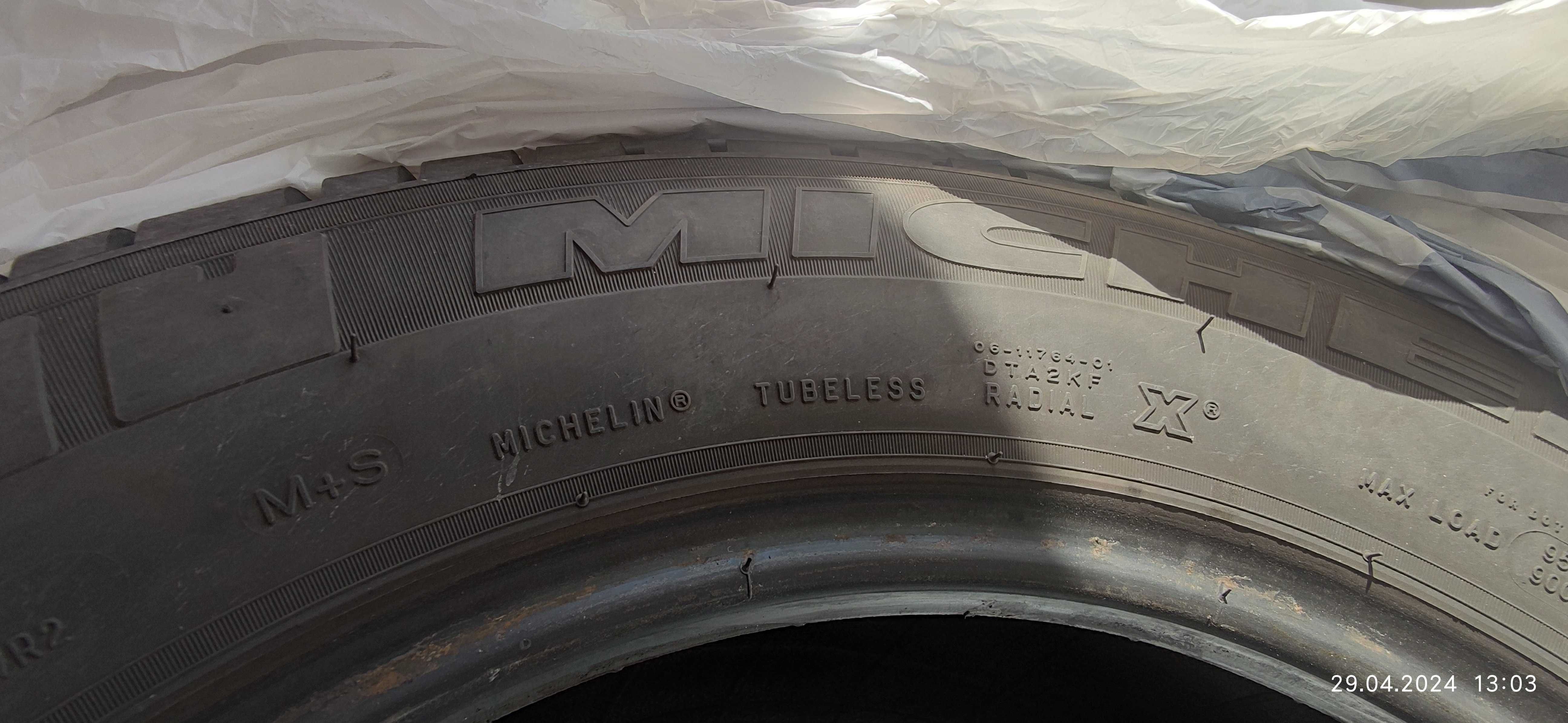 Продавам летни гуми Michelin Agilis 51 R16C 215/65 106/104T