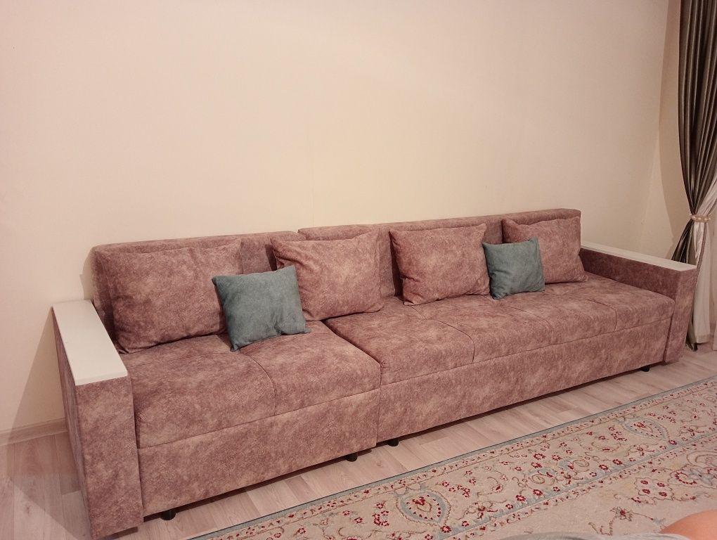 Срочно продам раскладной диван 3 м.