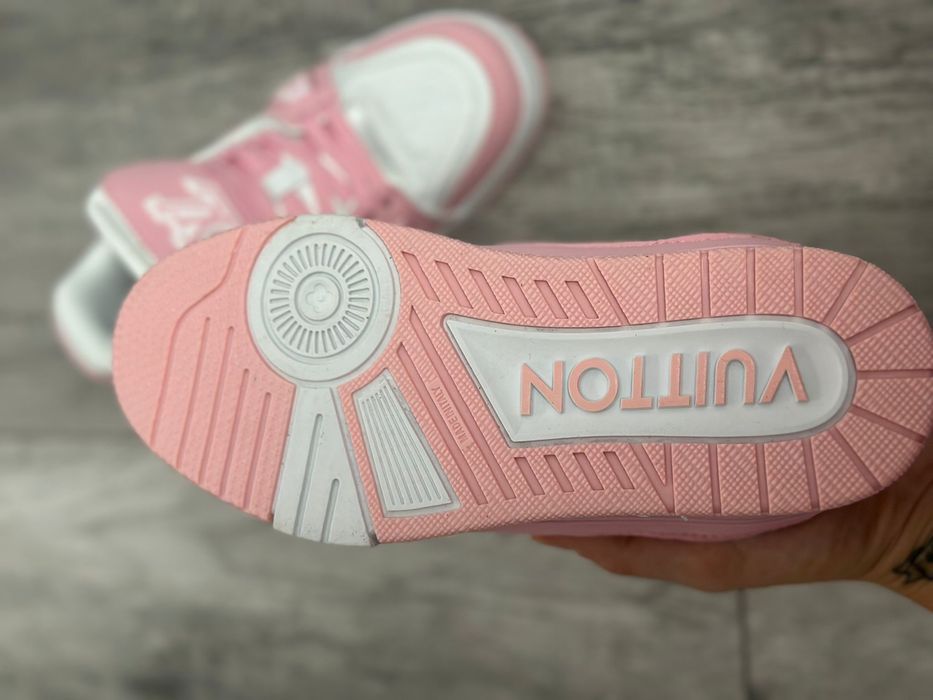 Adidasi Louis Vuitton