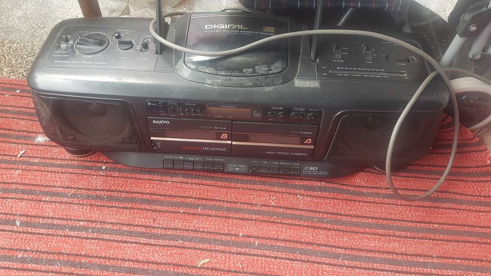 Sanyo Cd stereo double cassette model MCD-Z30 radio casetofon solid
