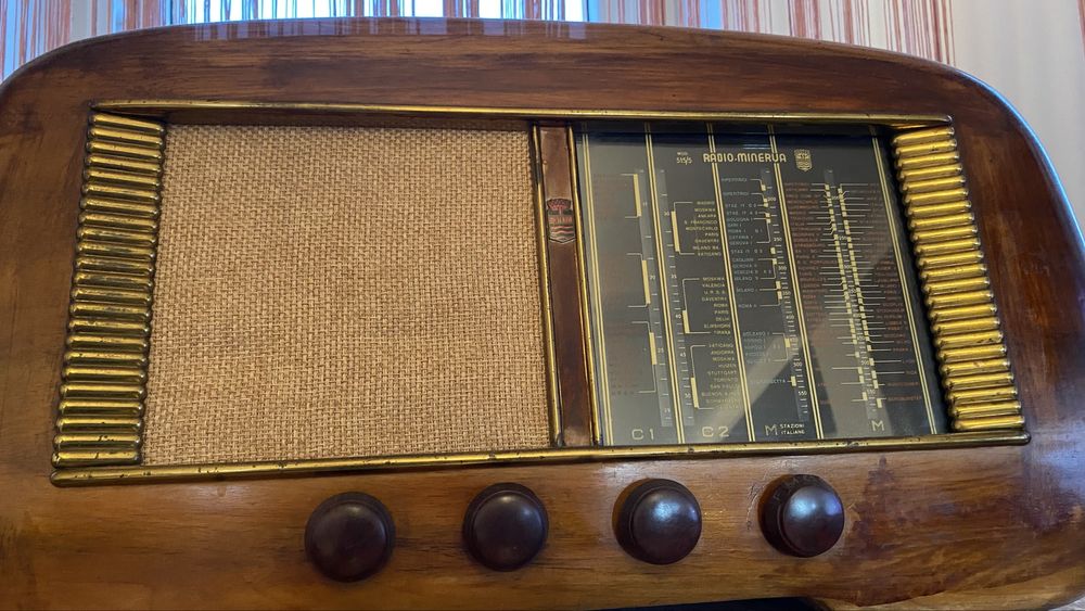 Radio Vintage Minerva pe Lampi din Lemn