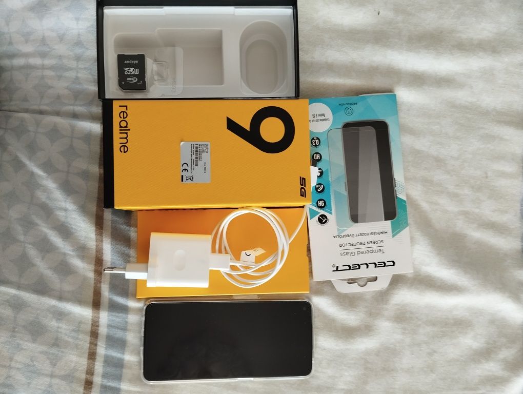 Realme 9. 5G Телефона е в перфектно състояние.