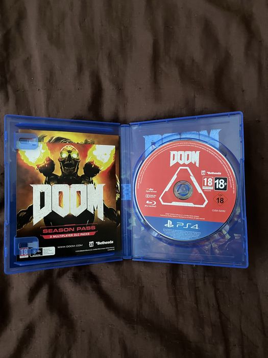 Doom 4 и Star Wars Squadrons за PlayStation 4
