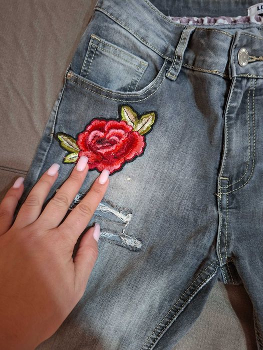 Дамски дънки сиви с цветя