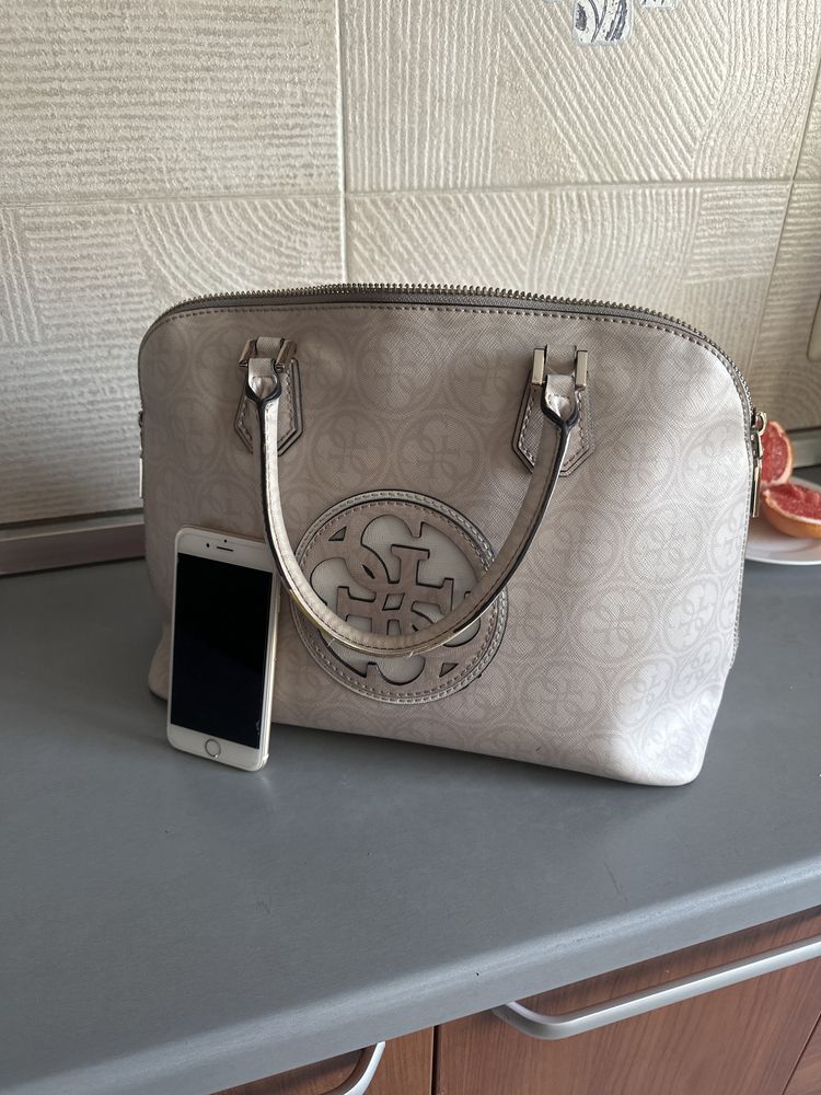 Сумка Guess бу в хорошем сгстоянии