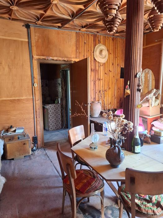 Продава се парцел с къща в с. Горна Диканя