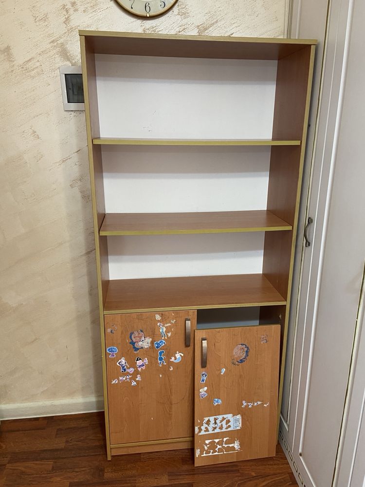 Продается шкаф и стол для компа