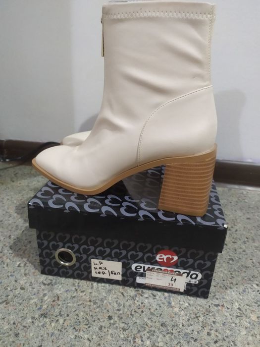 Демисезонные ботинки Stradivarius