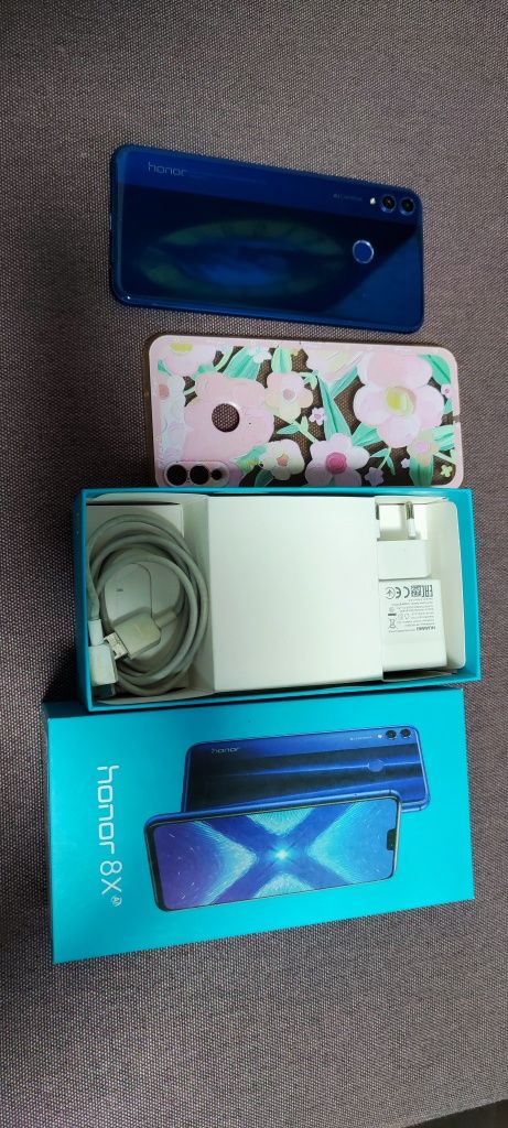 Honor 8X в отличном состоянии и с полным комплектом