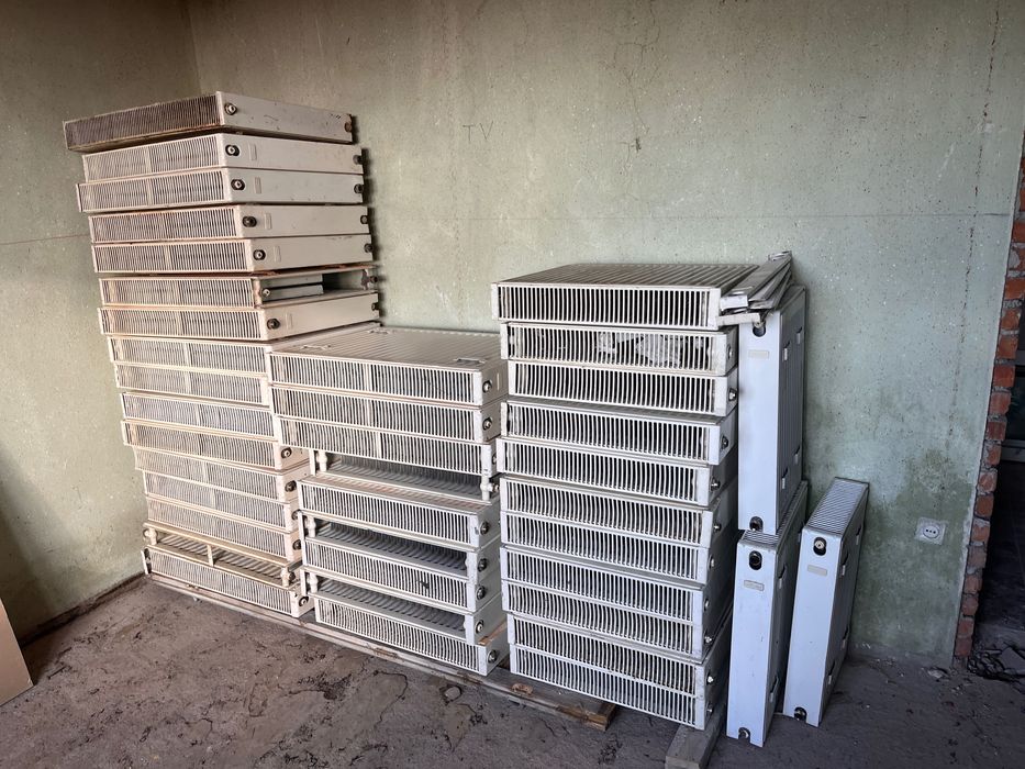 De vânzare uși geamuri second Hand de termopan și calorifere din tablă