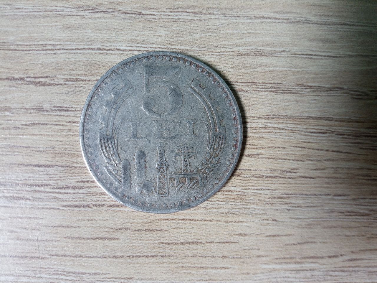 Vănd monede vechi detalii în descriere