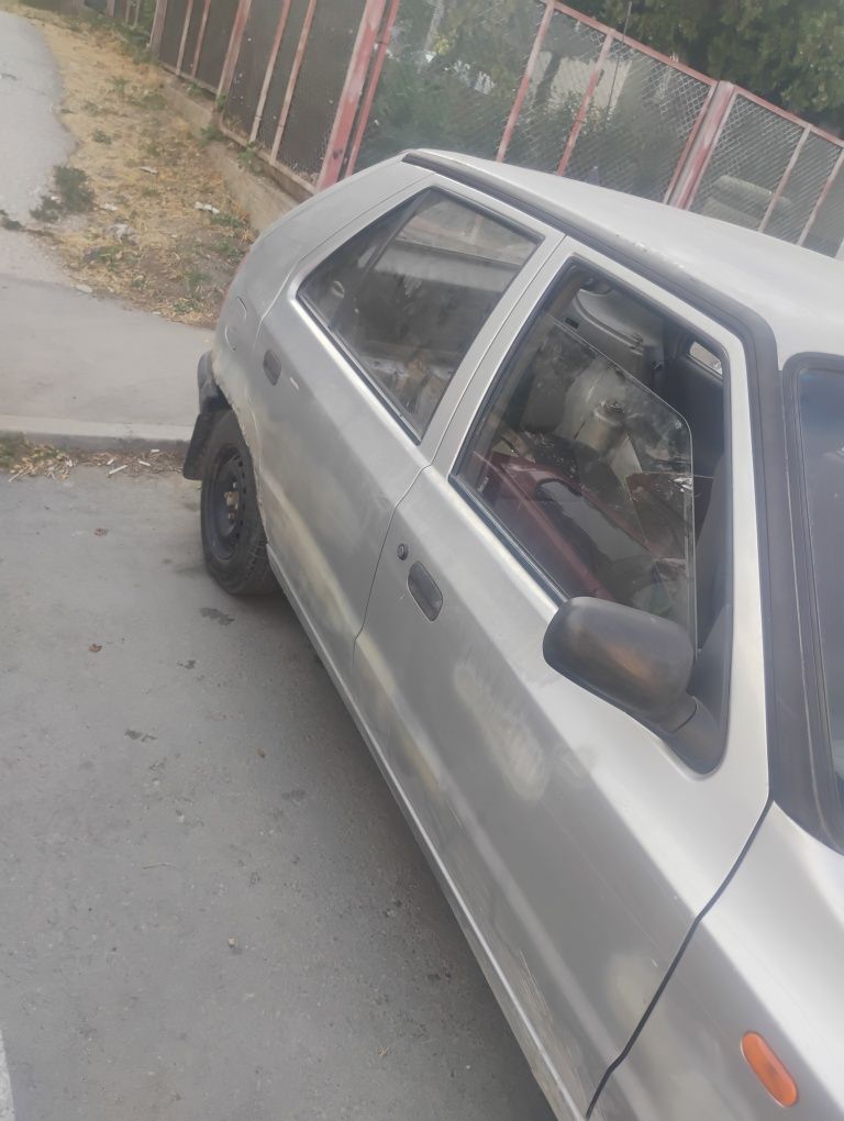 Колата е за части