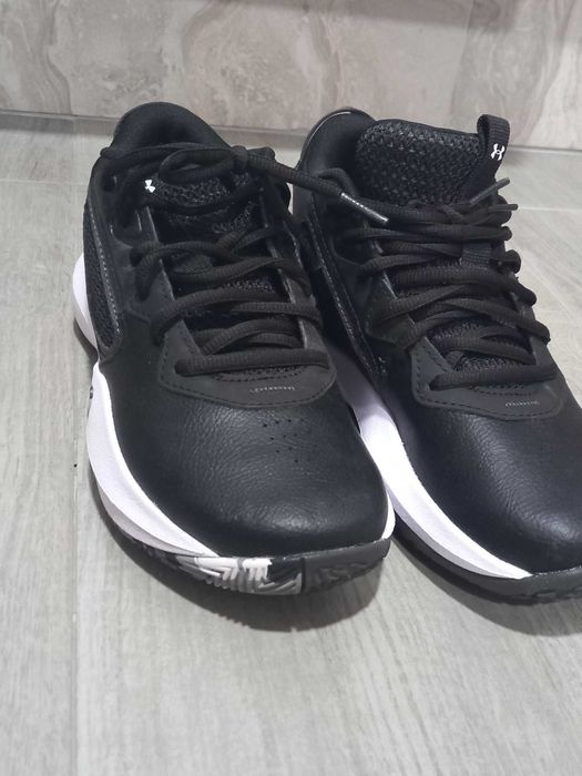 Adidasi Under Armour copii marime 37