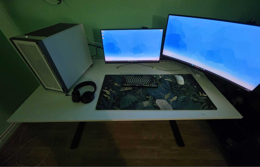 Vând setup de gaming complet: PC + Monitoare + Periferice