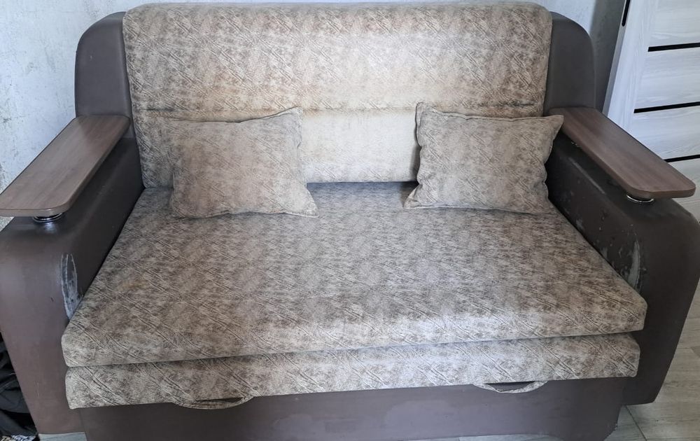 Продам диван  книжка