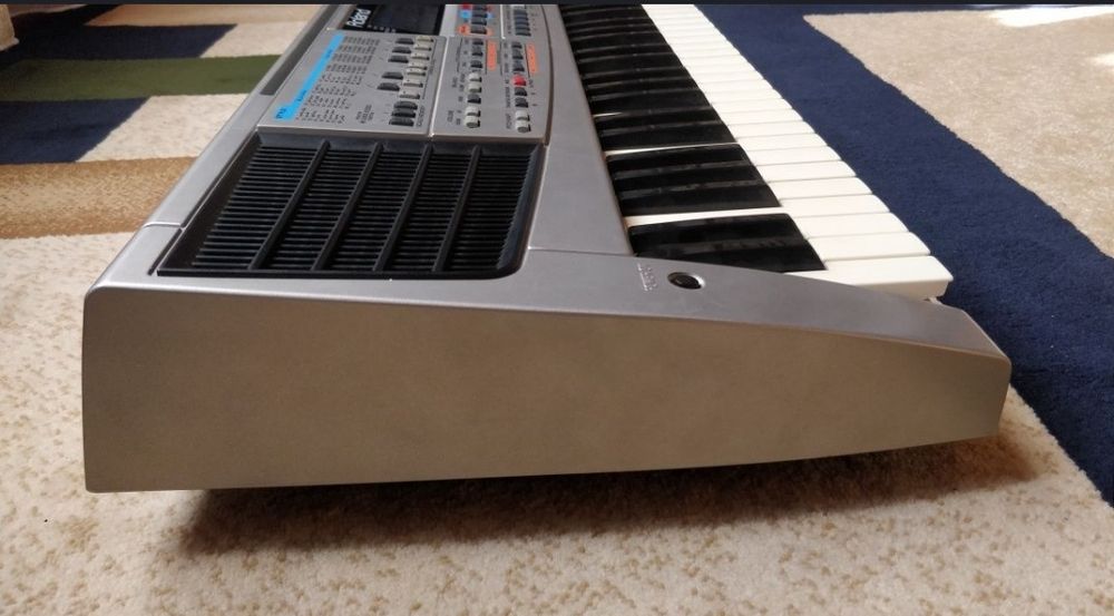 Roland M-15 OR sintizator yangi