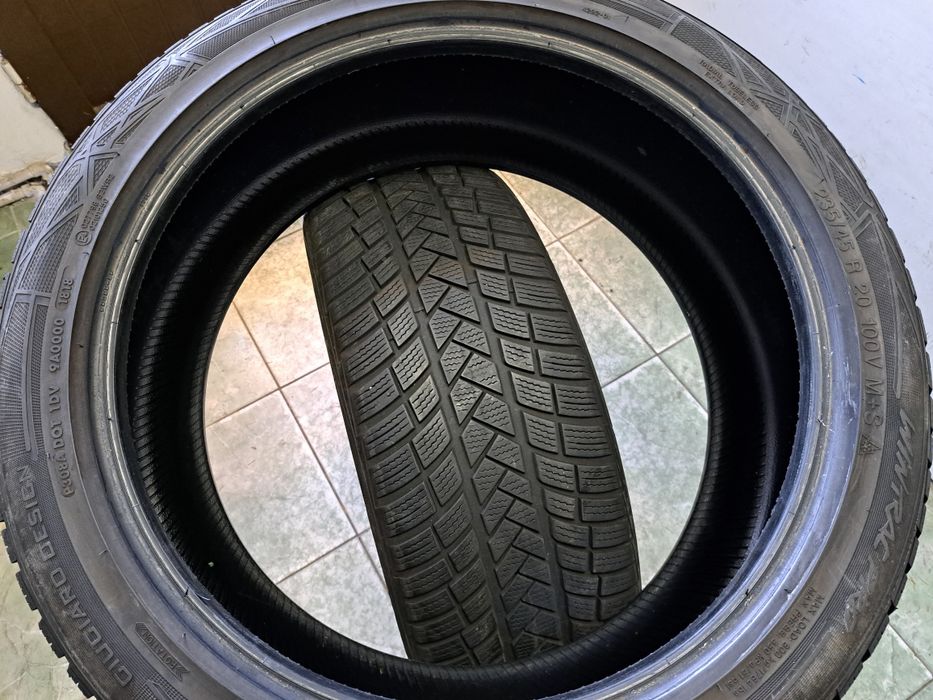 2 anvelope 235/45 R20 Vredestein