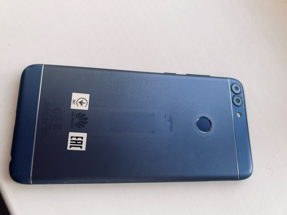 Смартфон Huawei P Smart
