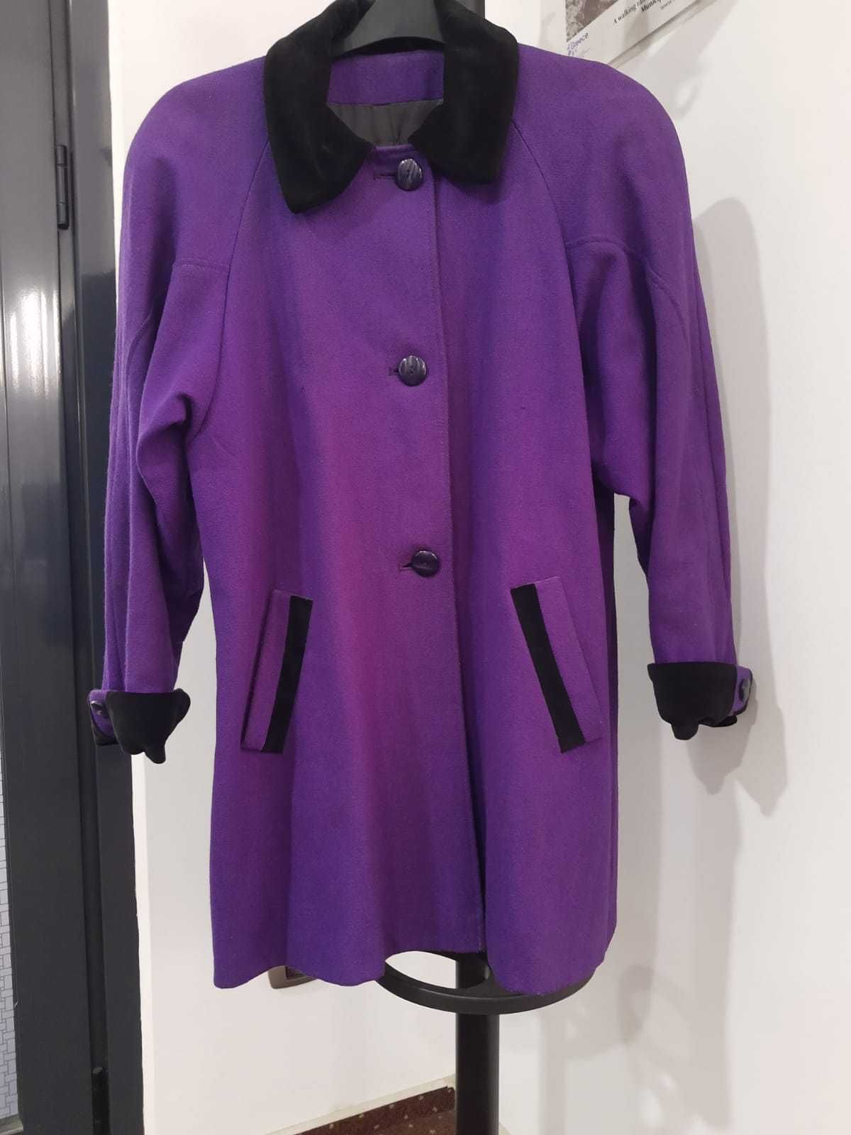 palton de lana, culoare mov cu margini de catifea neagra