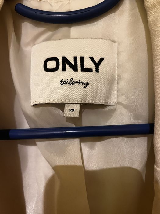 Елегантно дамско сако от марката ONLY Tailoring.