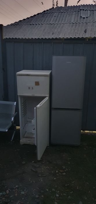 Продам 2 холодильника на запчасти
