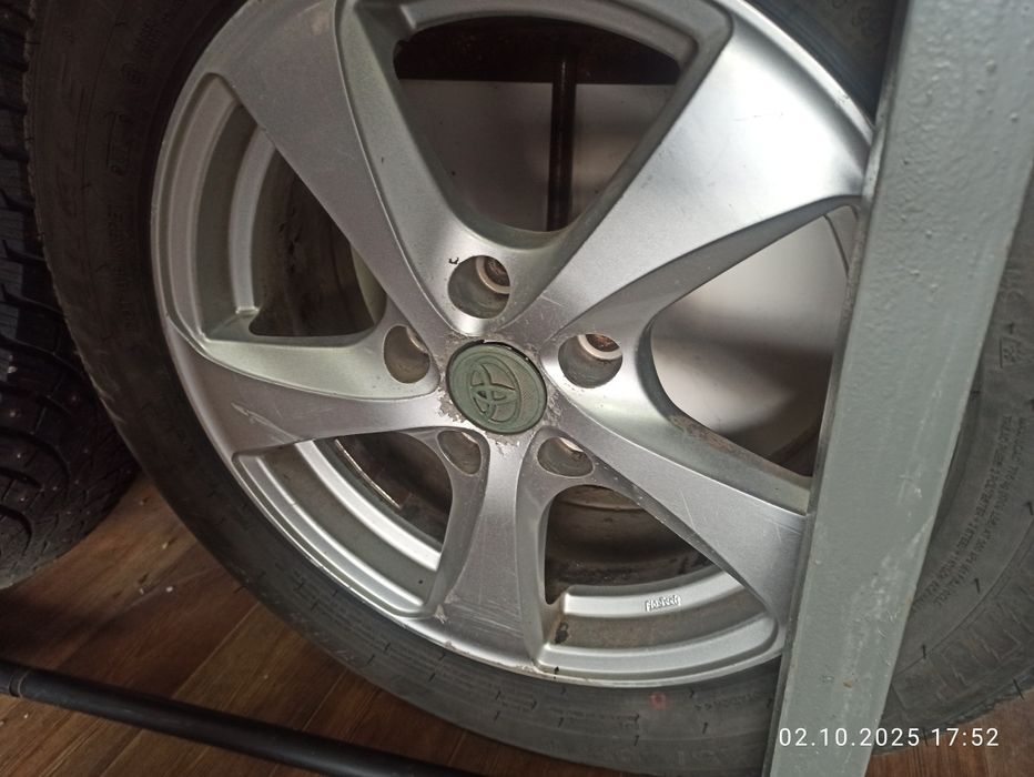 Продам шиповонные шины на дисках. Почти новые. Один сезон ездил.