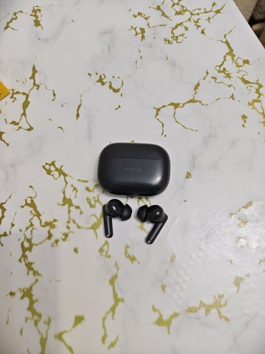 Продаю свои наушники realme buds t310