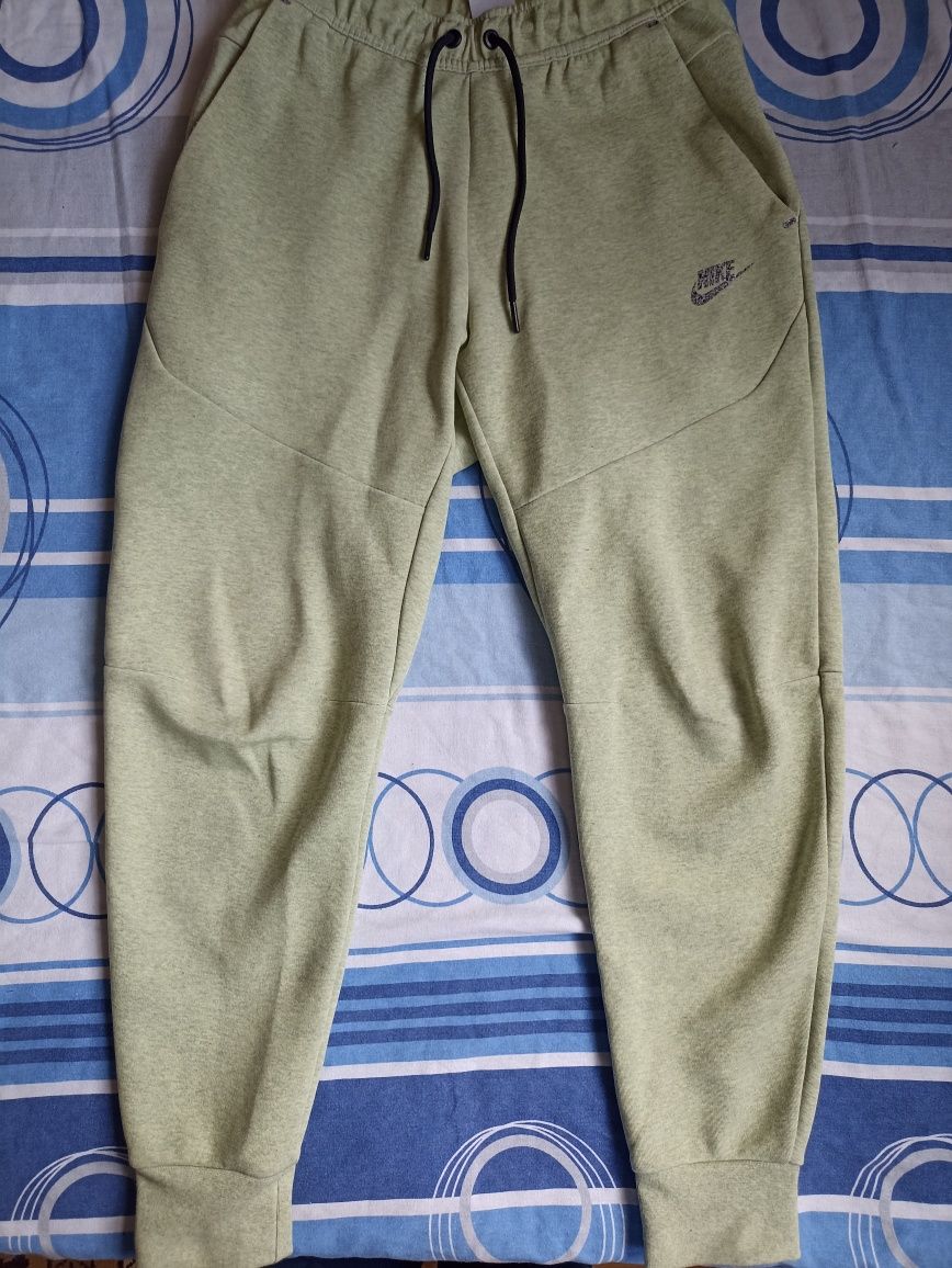 Nike tech fleece S