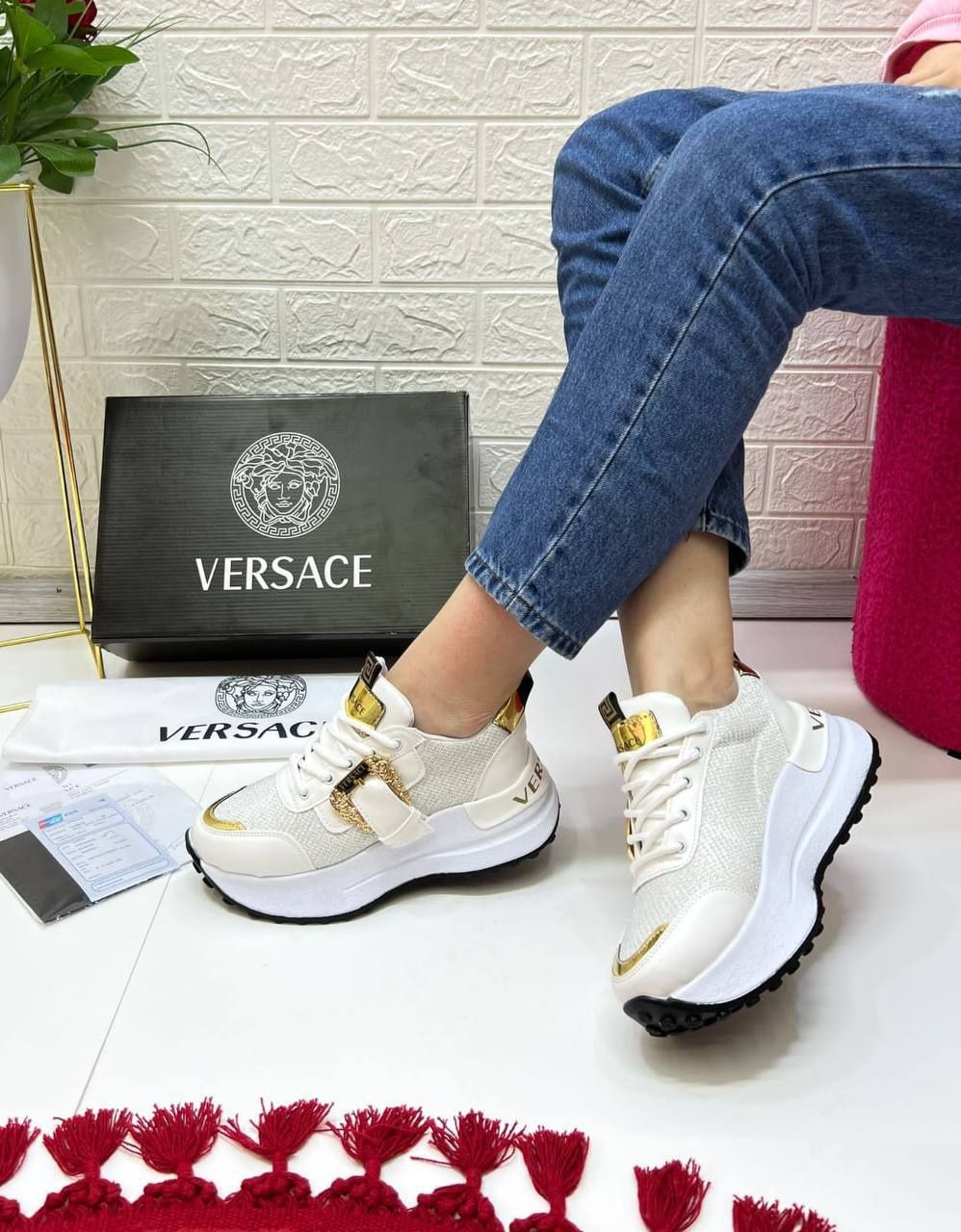 Versace New ,stoc limitat calitate premium 
Stoc limitat! 

36,39,40