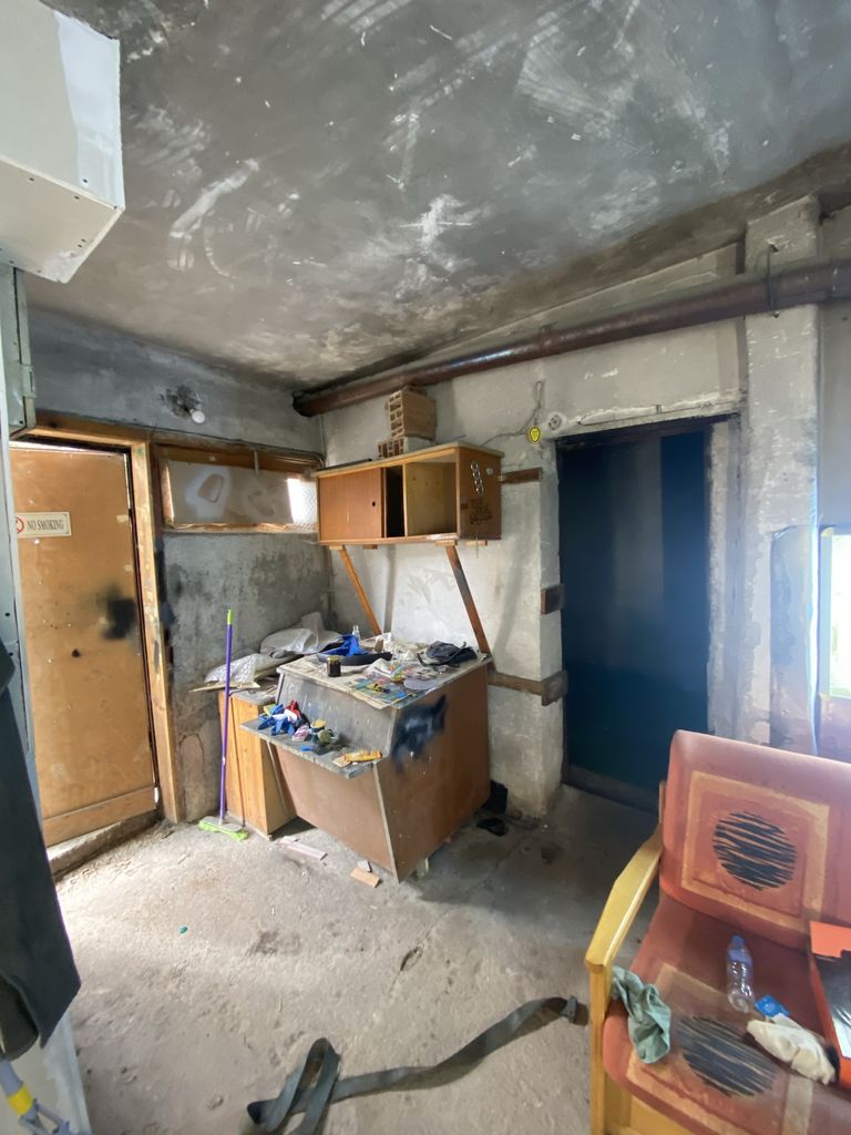 Дава се под наем Гараж / Паркомясто в Перник, Красно село - 70 кв.м за 219.3 € - Снимка #2