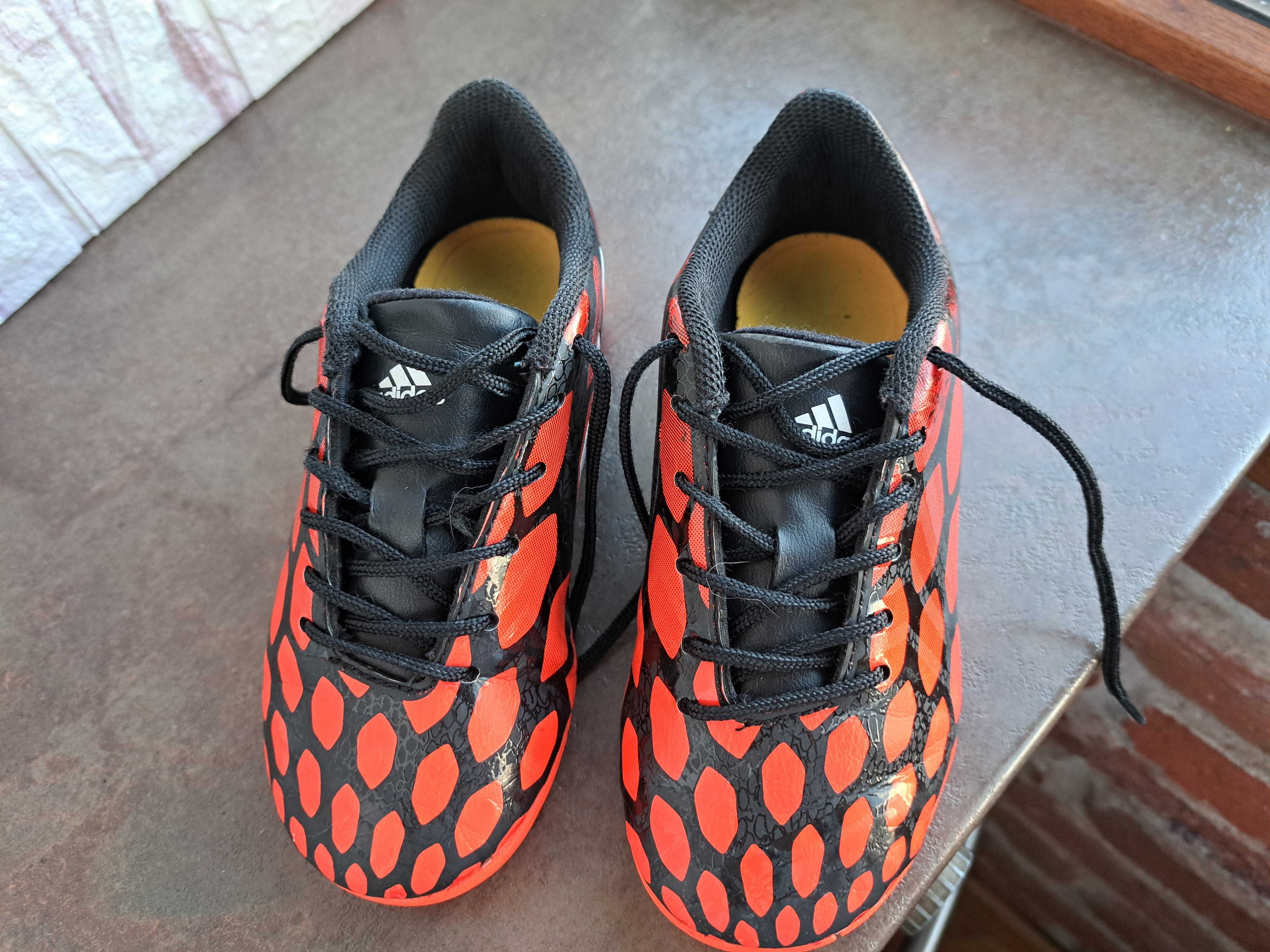 футболни стоножки,маратонки,кецове,спортни обувкиAdidas,адидас,30