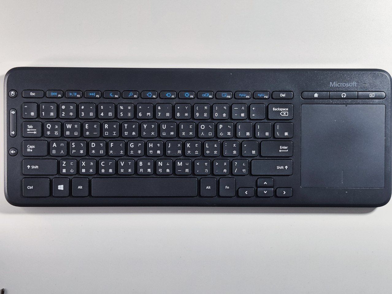 Беспроводная клавиатура Microsoft 2.4 ГГц с тачпадом