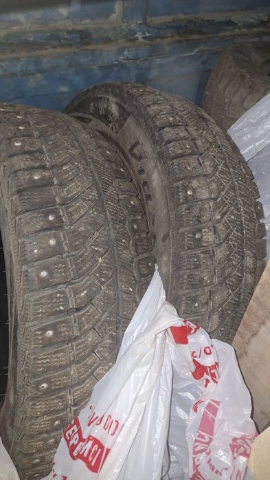 Продам зимние шины 195/65/15 комплект