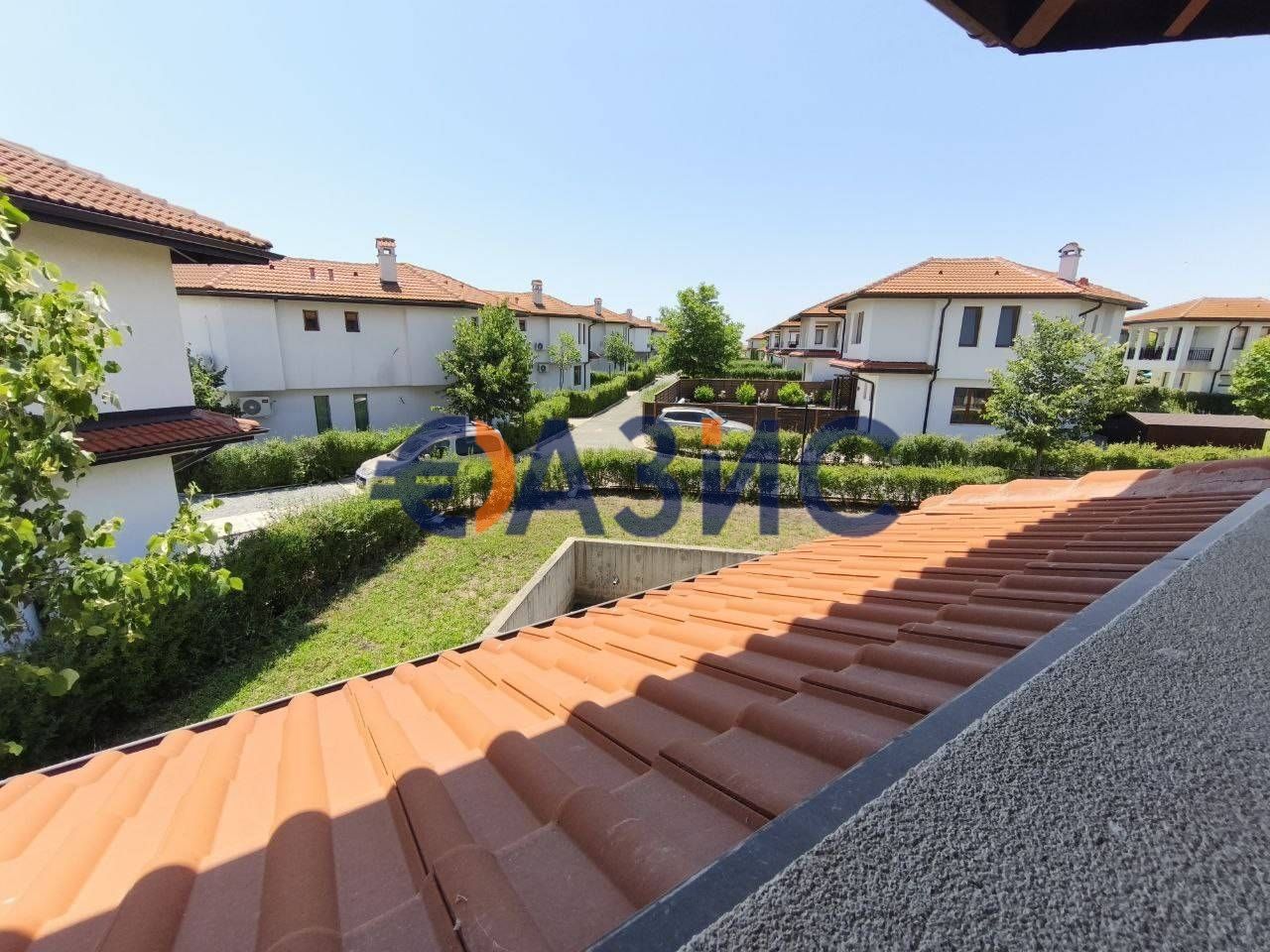 Къща с 2 спални в комплекс Флорал Медоус, 146 кв.м. + 300 кв.м. двор,