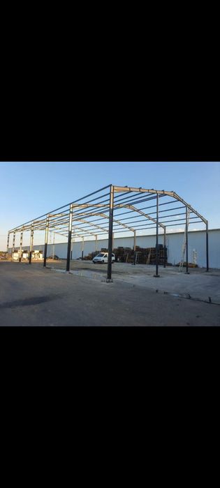 Vand hala metalica 10X20 metri cu panouri sandwichi