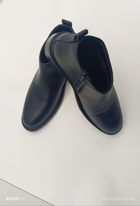 Safok 41 razmer sotiladi  òzimga katta keldi shuning uchun sotmoqchima