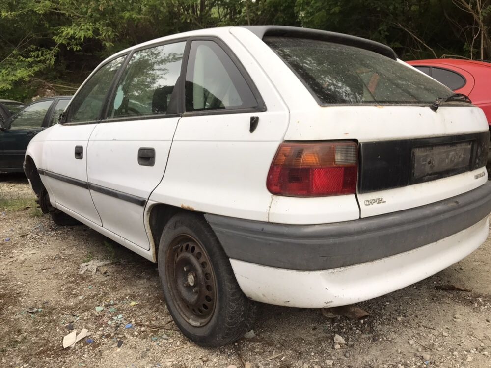 Opel Astra f 1.6 75 1996 На Части