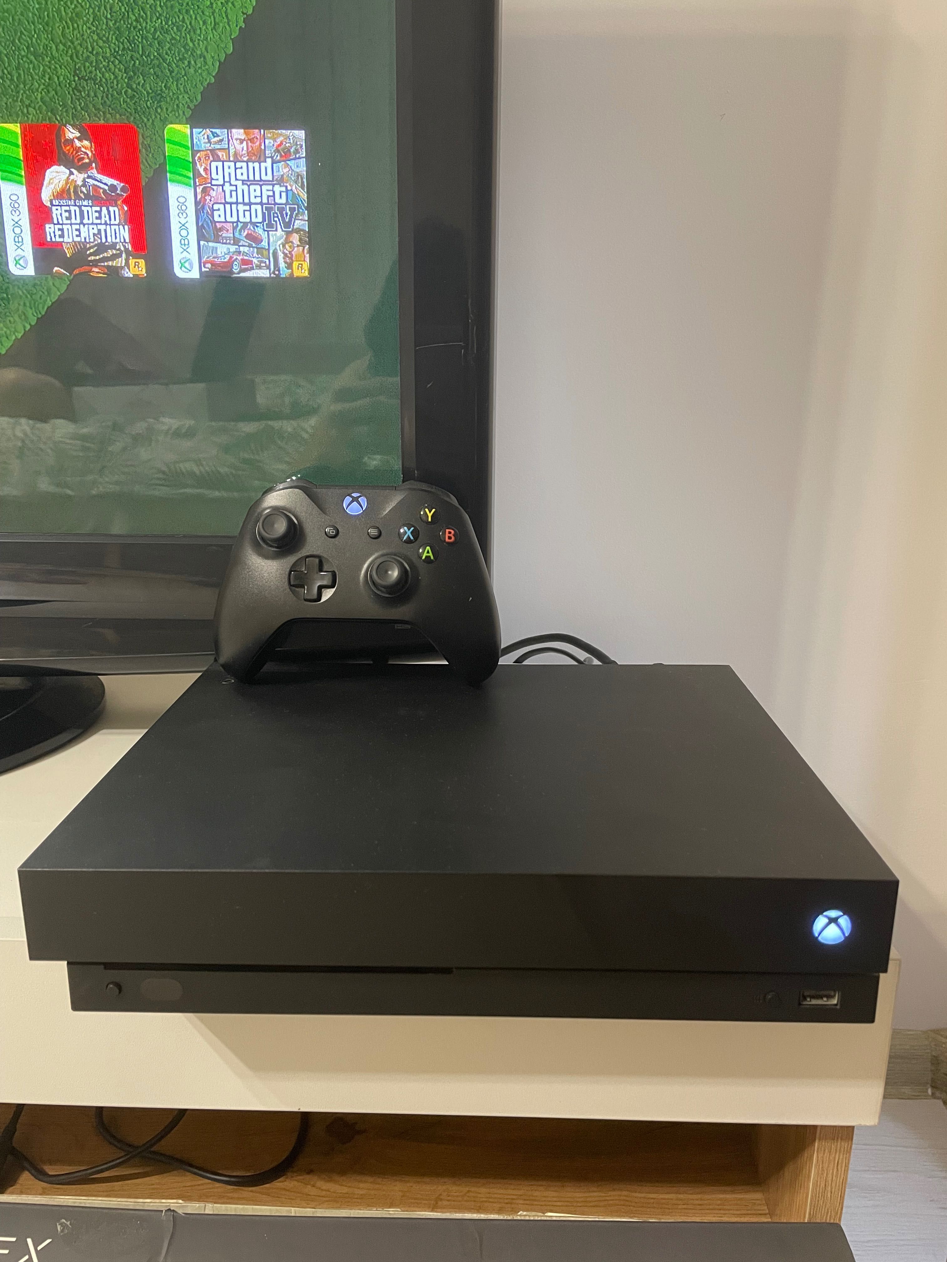 Xbox One X (С коробкой, геймпад, незабанен, все работает)