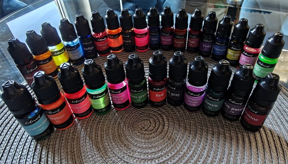 Vând matrite silicon, uleiuri esentiale, colorant lumanari +flori usca