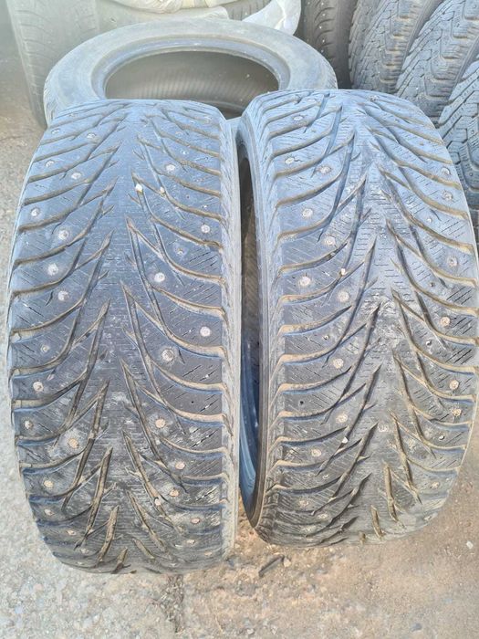 Продам два баллона зимней резины  215  55 R 17