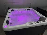 Jacuzzi ciubăr piscină spa