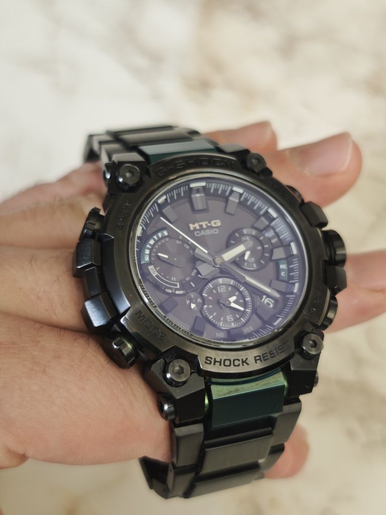 Продавам Часовник Casio MTG -B3000
