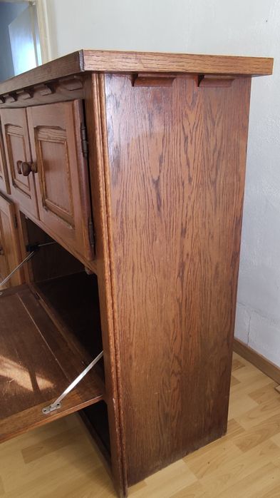 Стар масивен шкаф