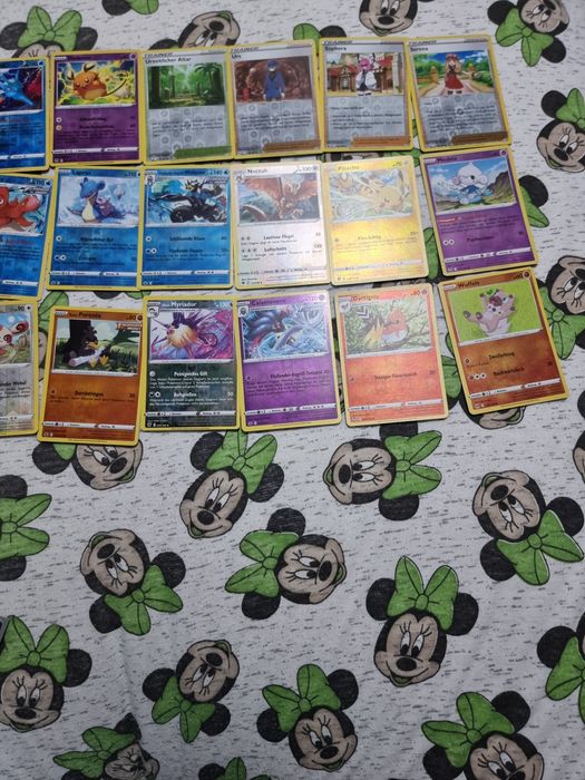 Vând cărți pokemon  reverse holo