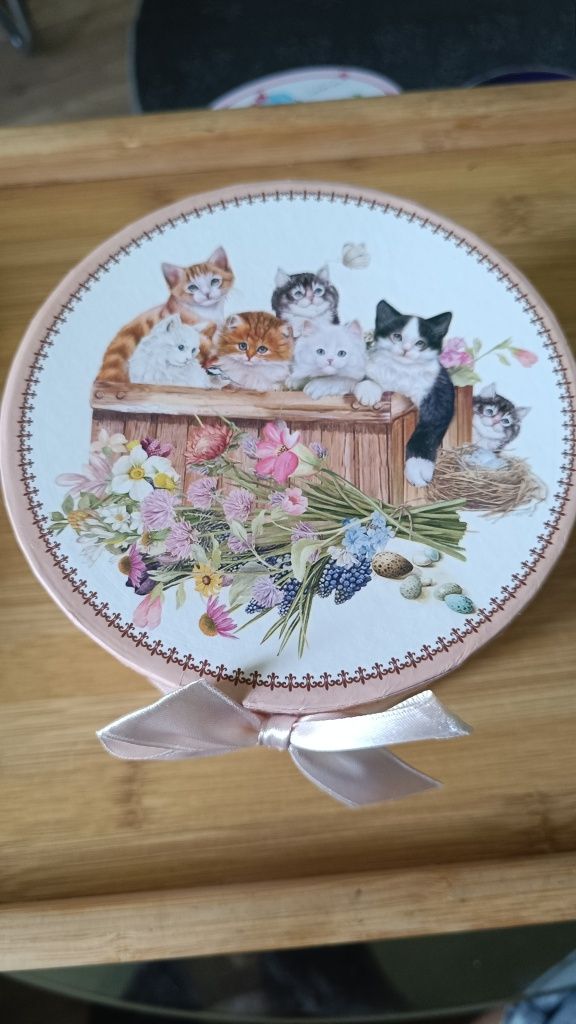 Порцеланова чаша с котета + подаръчна кутия